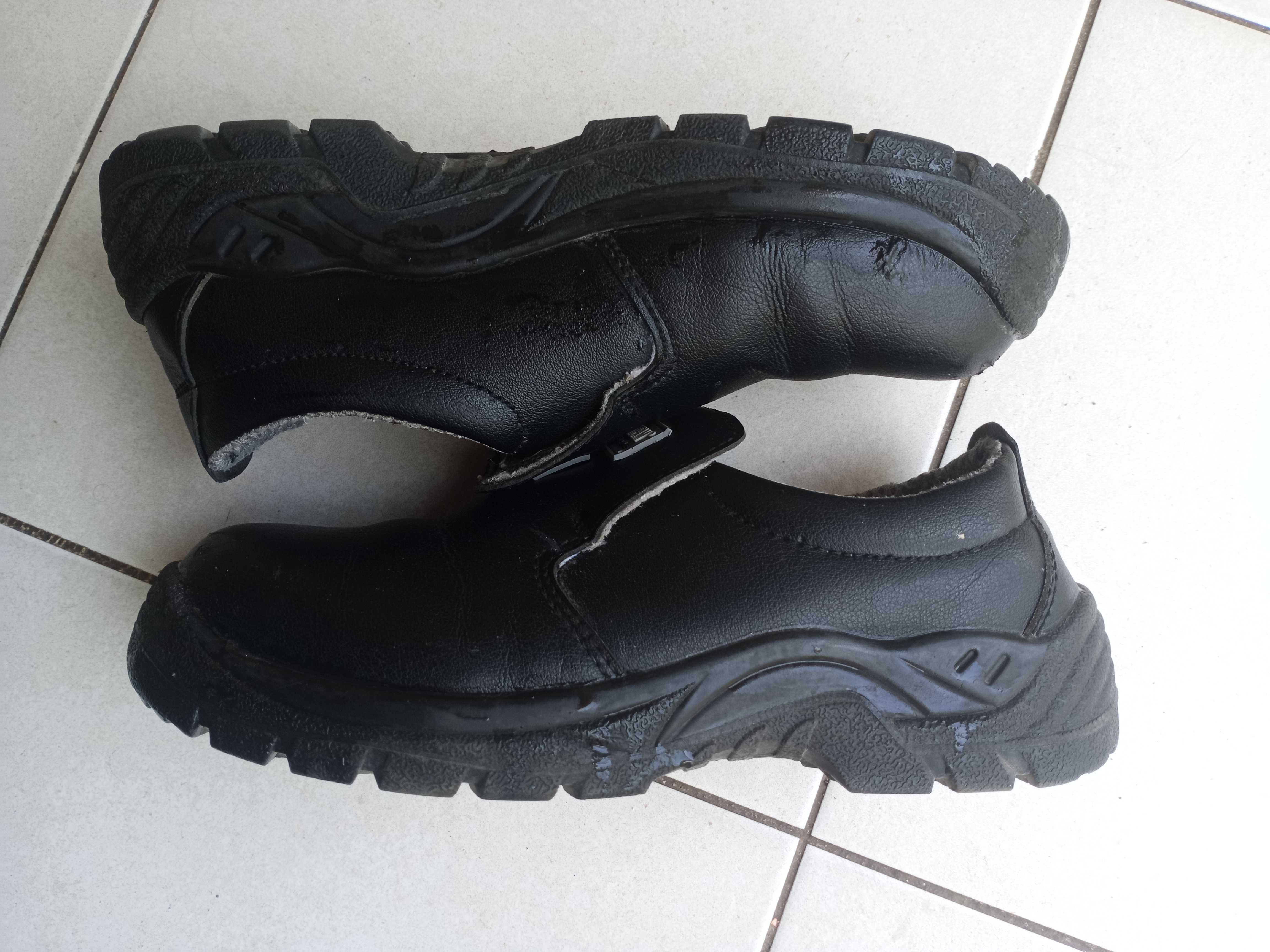Черни кожени и удобни работни обувки N 41