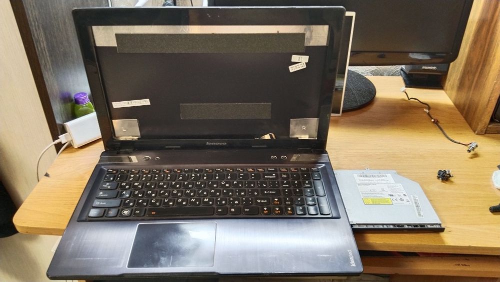 Продам ноутбук Lenovo idepad Y580 на запчасти,