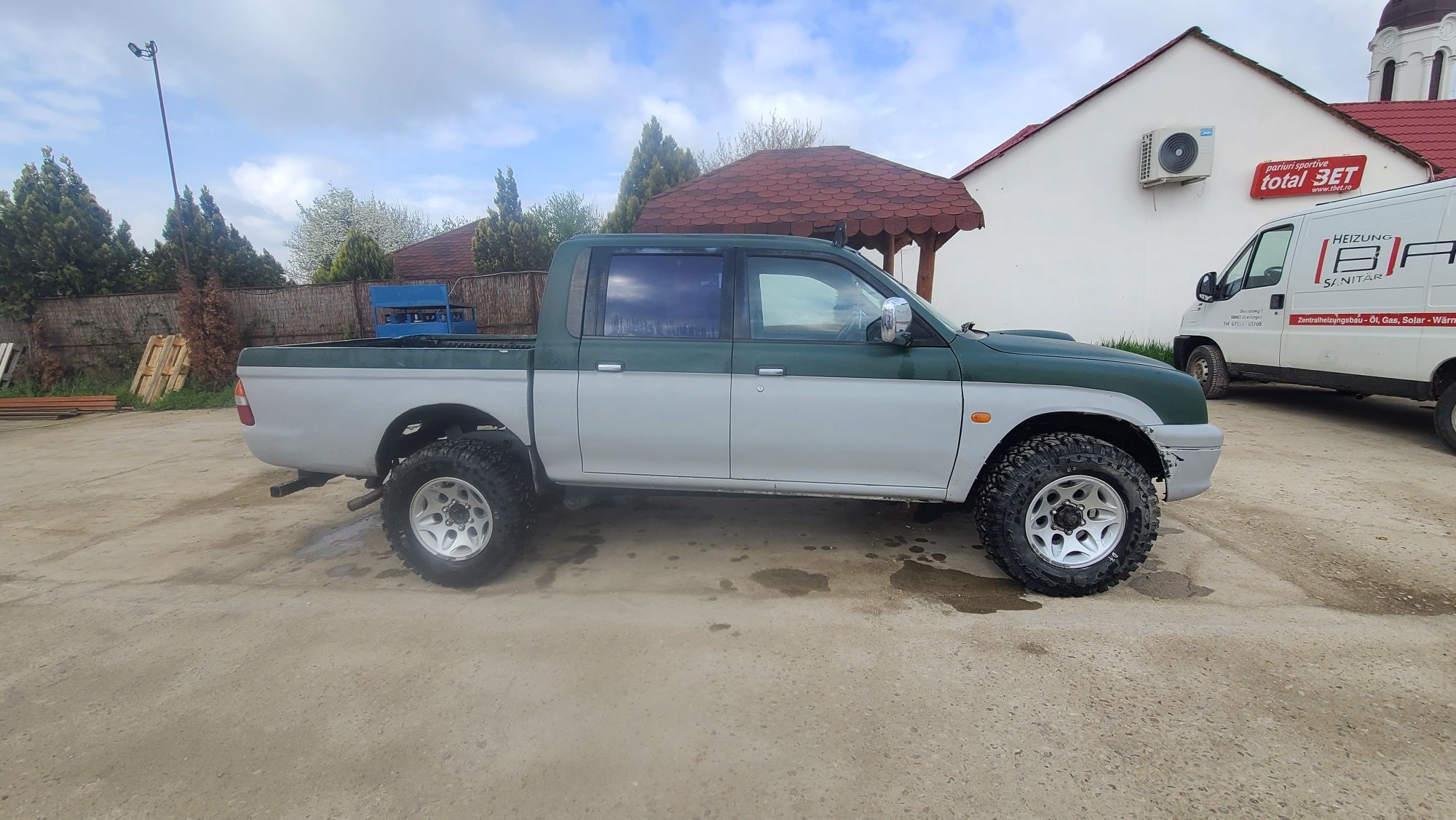 Vând mitsubishi l200