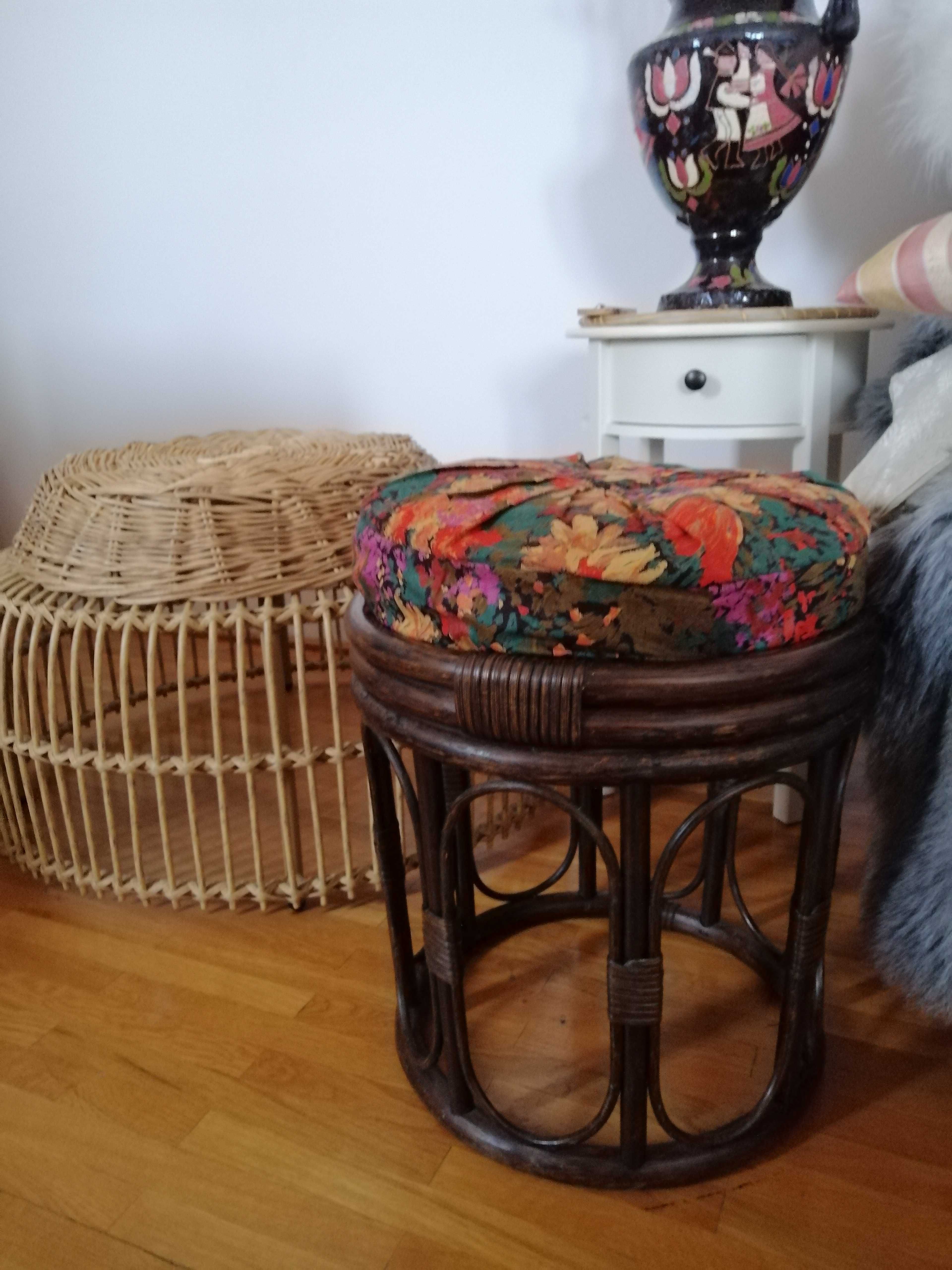 Vând taburet ornamental din ratan. Model vintage