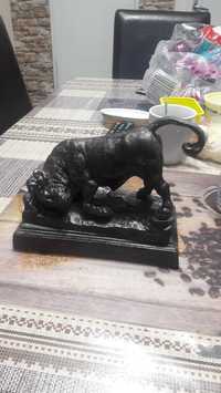 Statuie bronz taur suport.