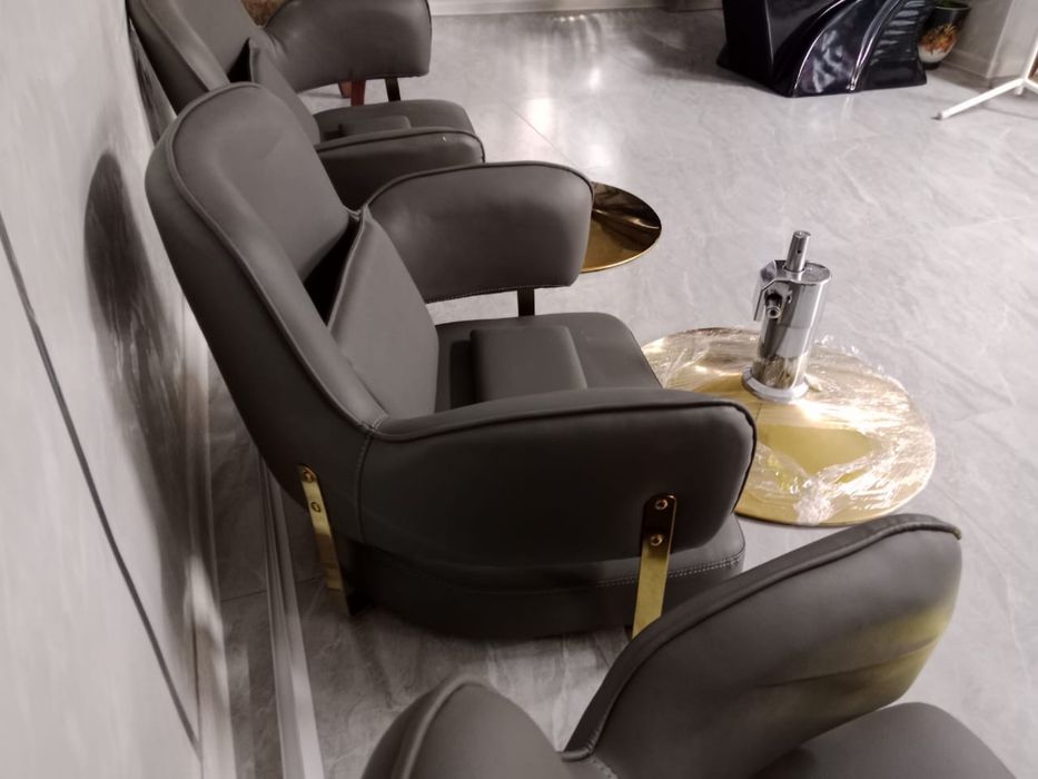 Продам парикмахерское кресло