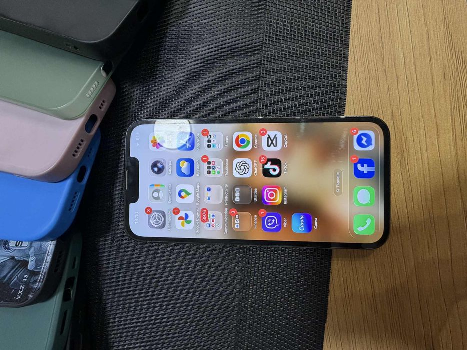 iPhone 13 Pro 128GB с много кейсове