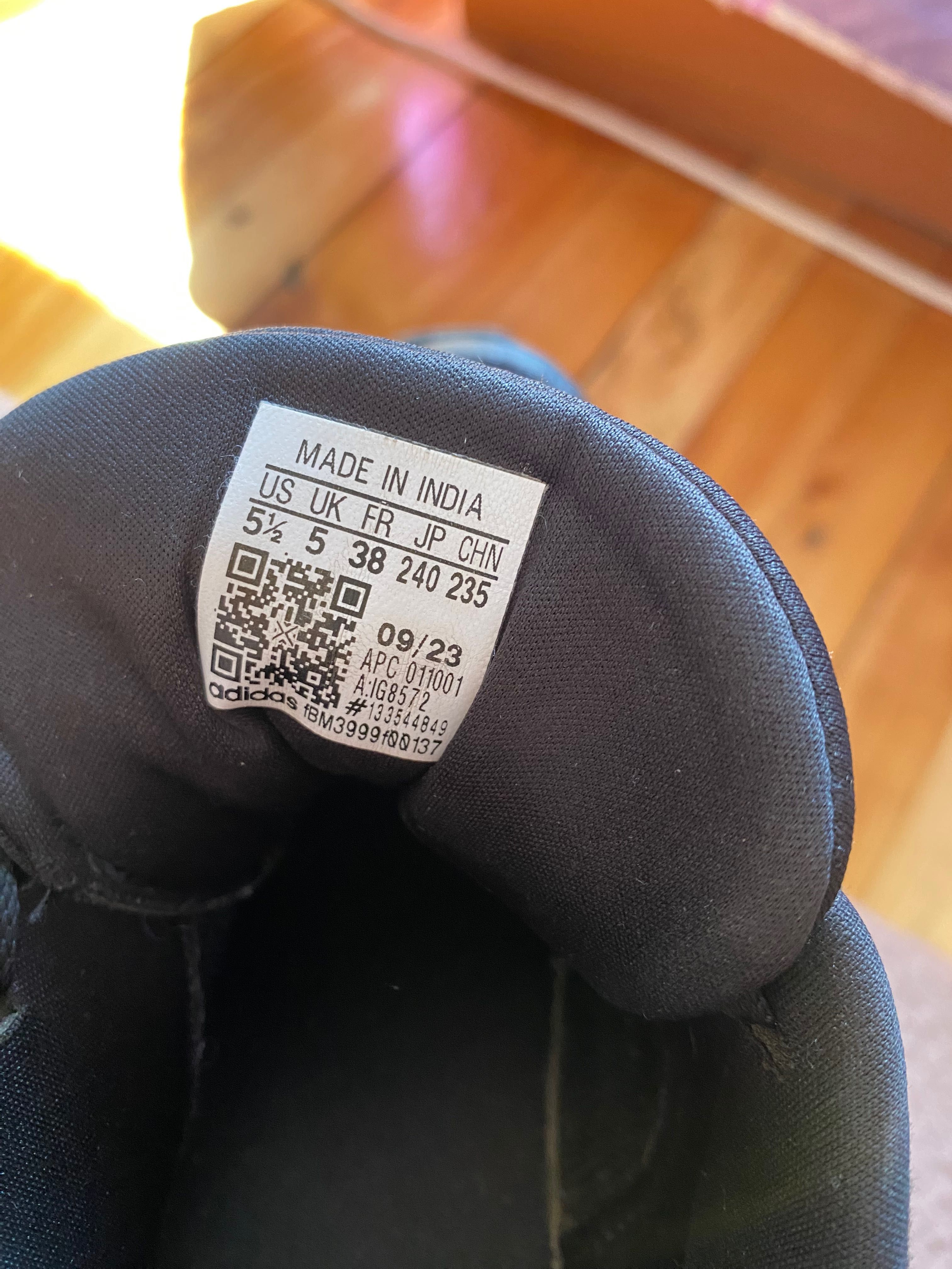 Оригинални дамски  маратонки adidas, размер 38, носени няколко пъти.