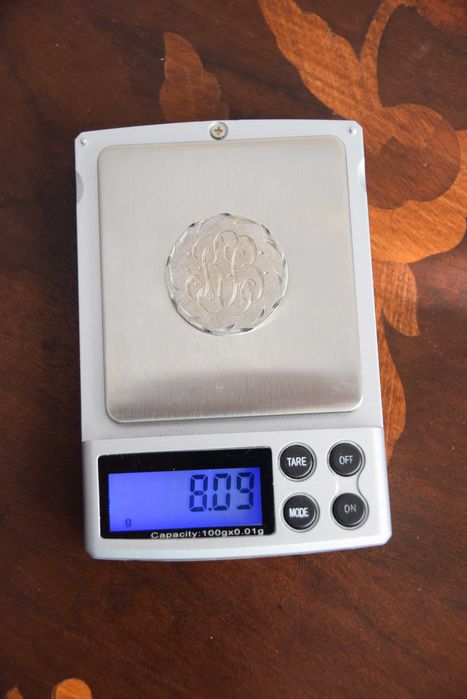 Brosa vintage de argint monogramata