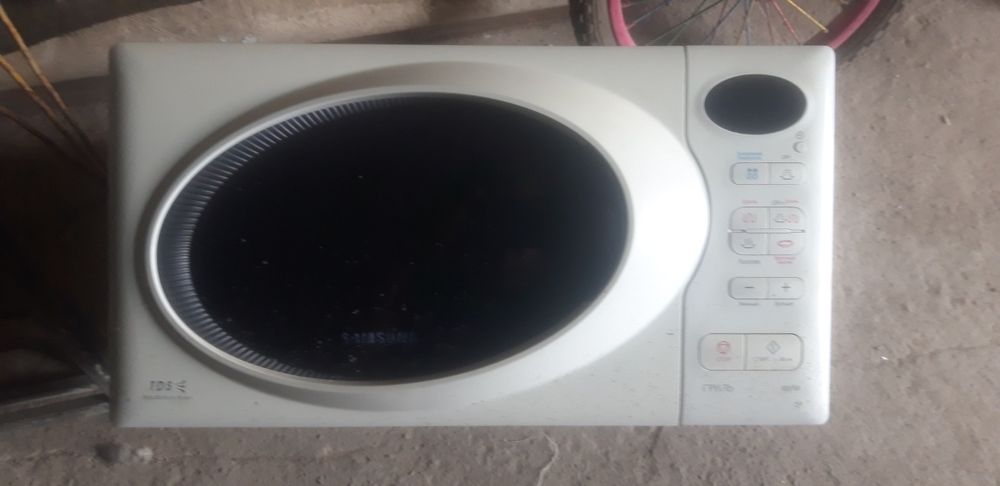 Продам  микроволновую  печь  б/у,  нужен  ремонт