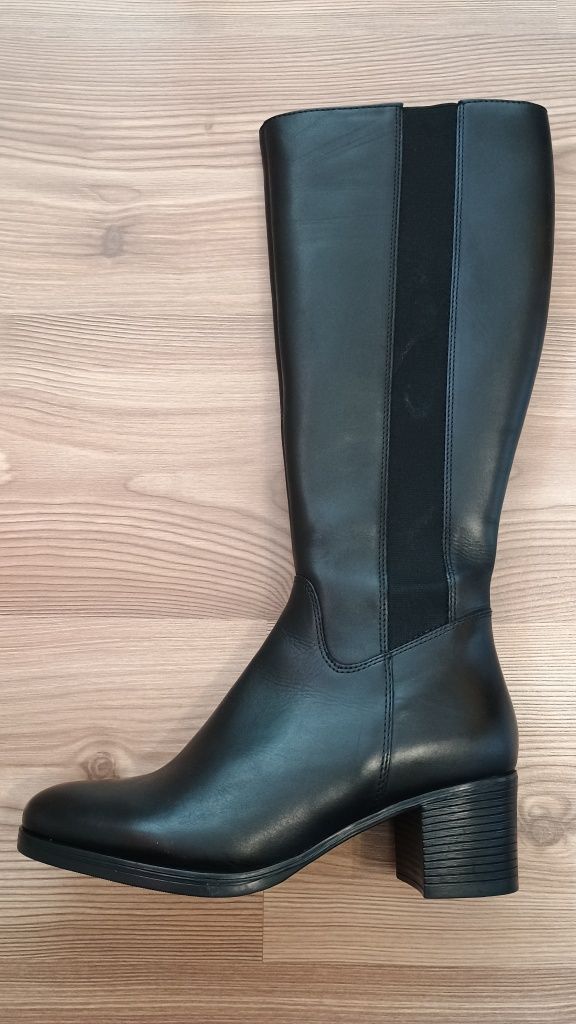 Vand cizme de piele noi