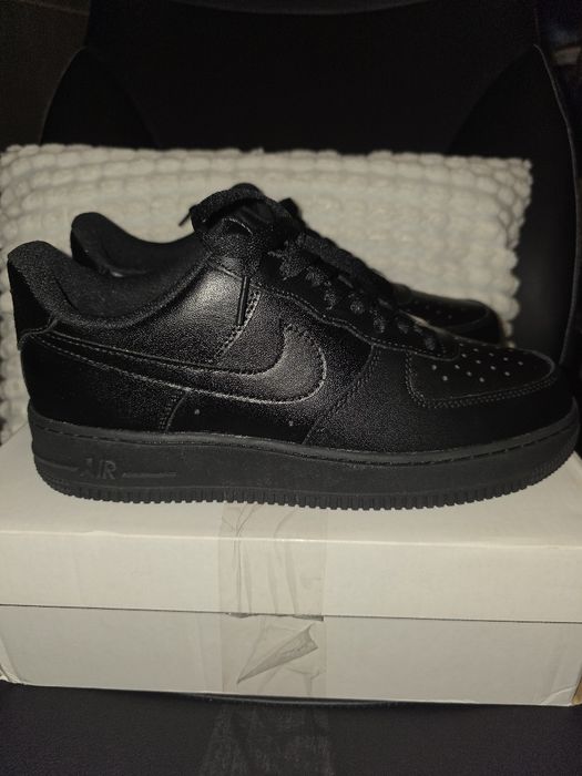 43н. Чисто нови и оригнални Nike Air Force 1 Triple black!!