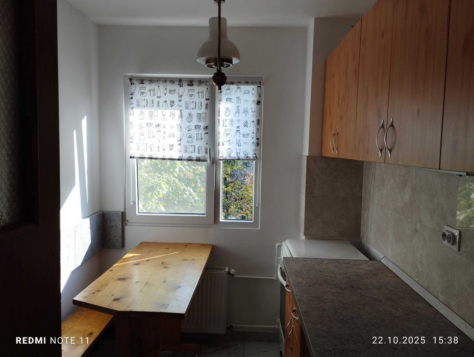 închiriez apartament cu 3 camere in Cartier Berceni