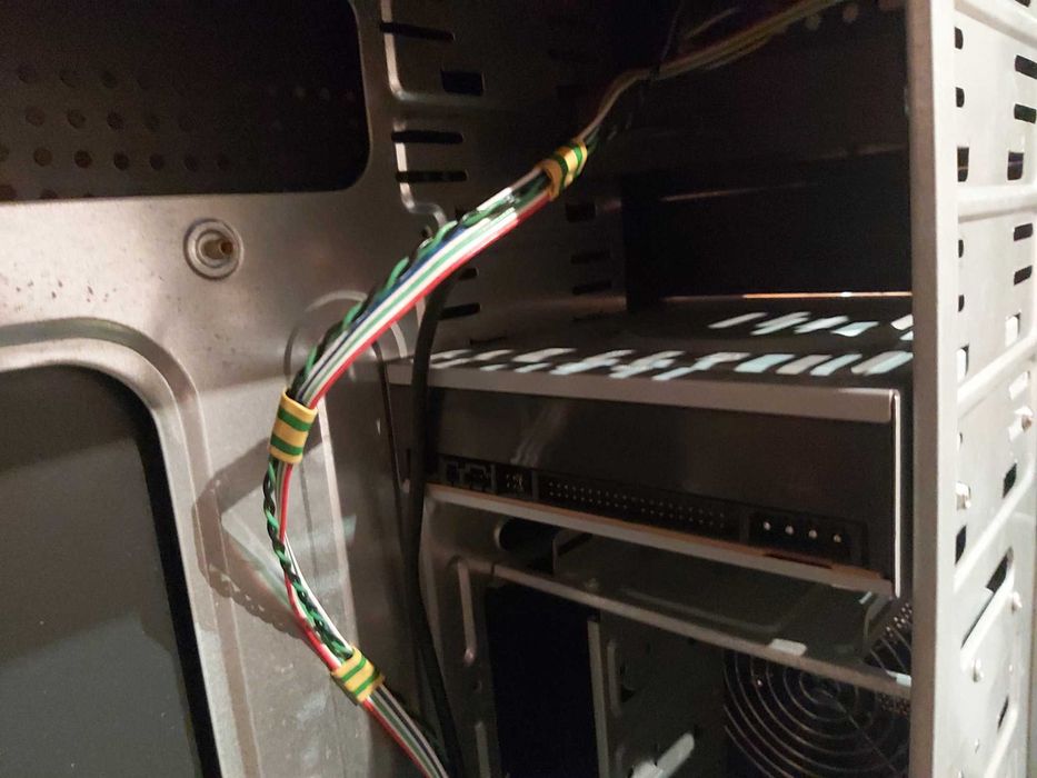 Carcasa PC marca Spacer echipata cu dvd-rw, 3 coolere si cititor