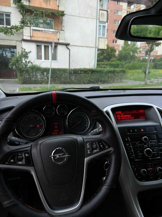 Opel Astra J 2011