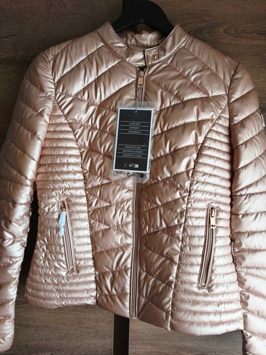 Две оригинални дамски якета GUESS чисто нови