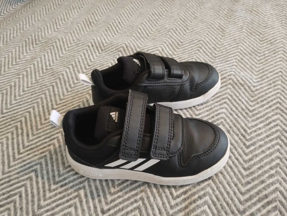 Adidas кожени маратонки номер 25