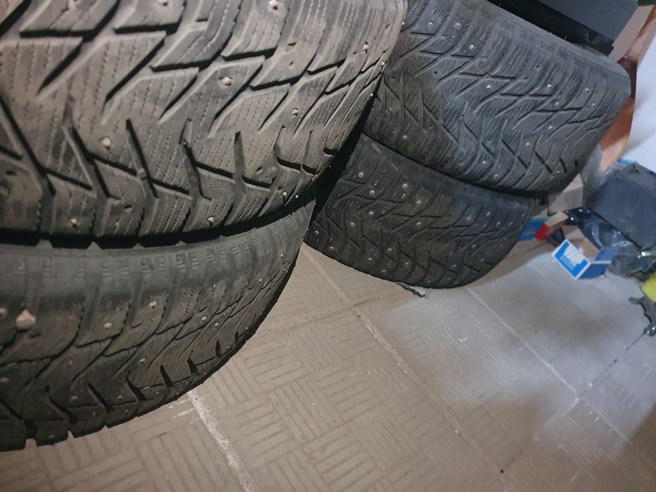 Зимняя резина с шипами 215/55 R17