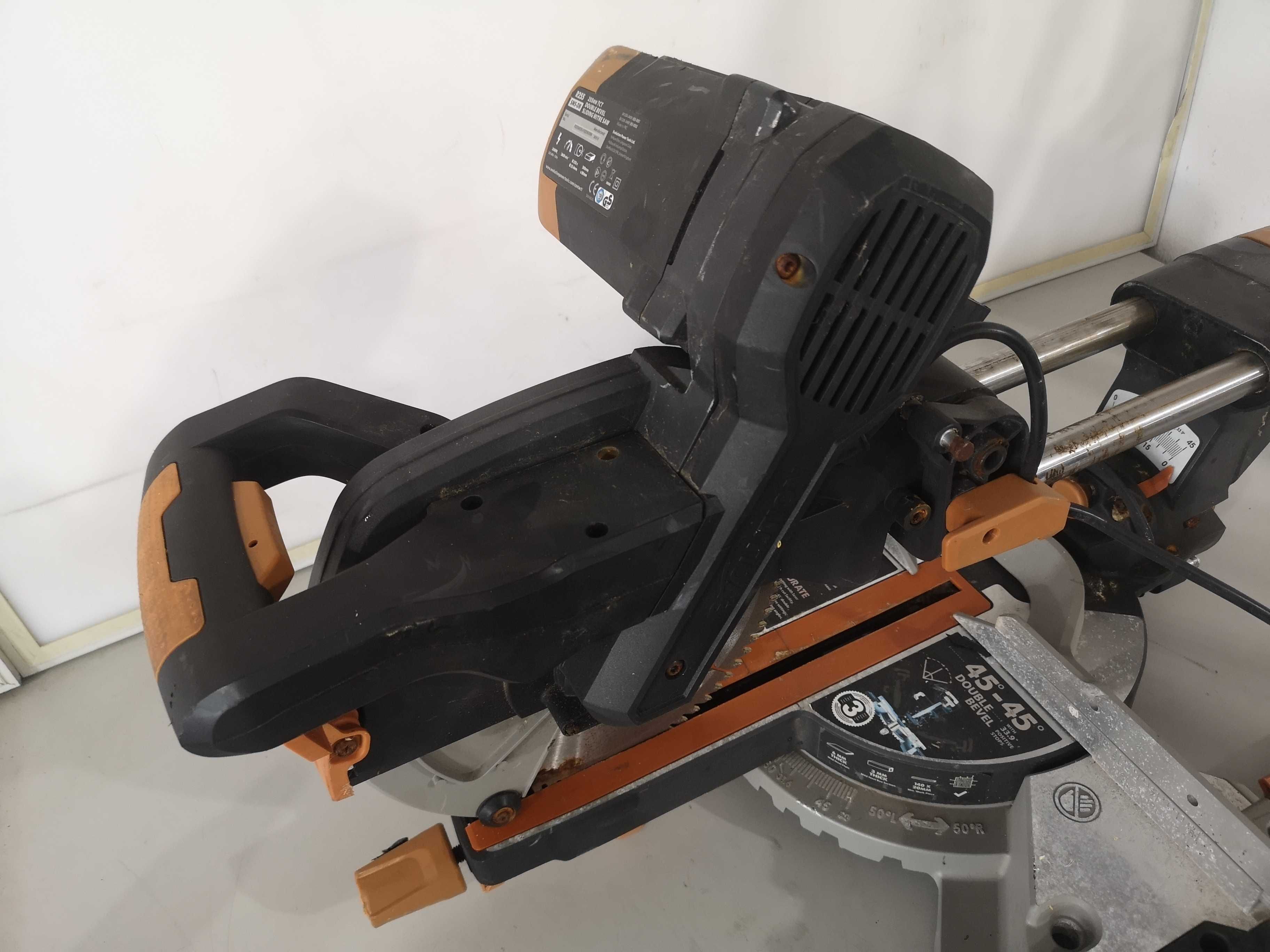 Циркуляр пендула - EVOLUTION 2000W / 254mm