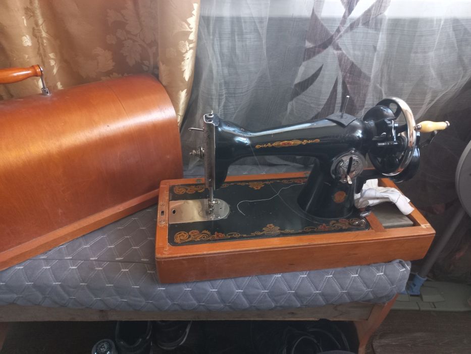 Продам швейную машинку