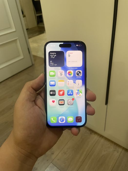 iPhone 15 black