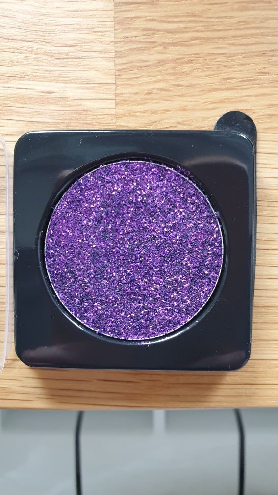 Fard de pleoape glitter violet, nou