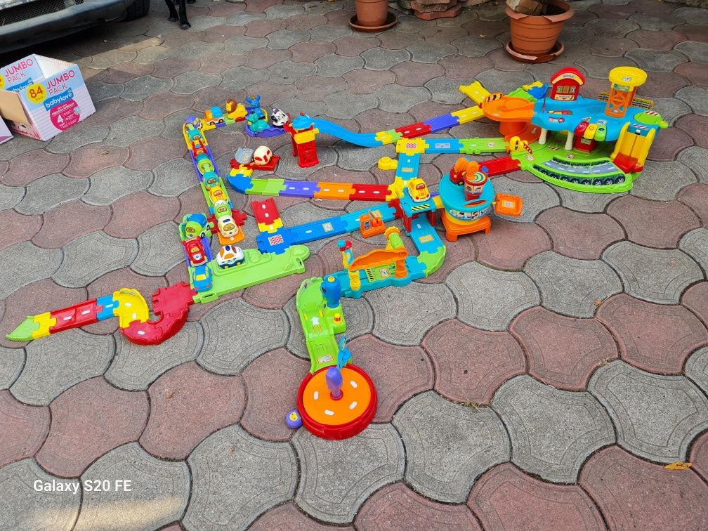 Vtech toot toot  pista ,garaj interactiv