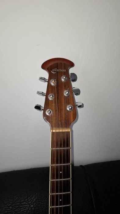 Chitara Electroacustica Ovation.