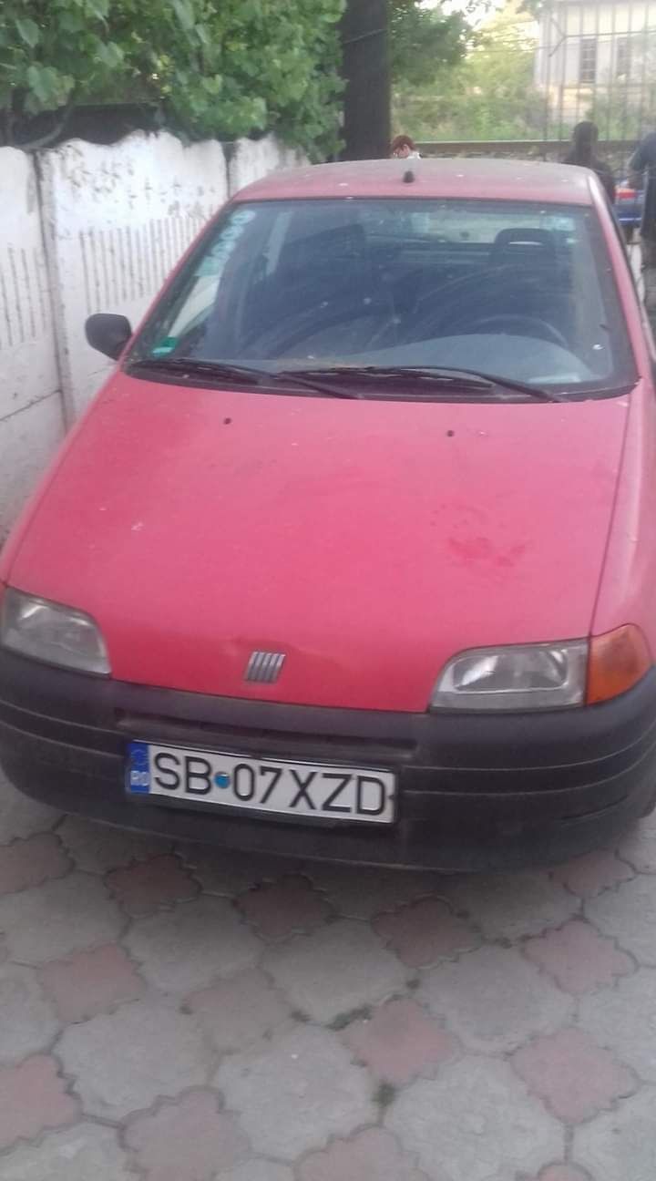 Dezmembrez Fiat punto