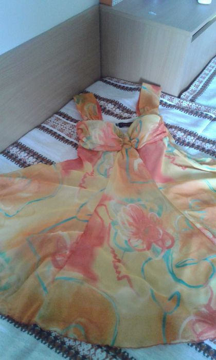 Продавам дамски рокли