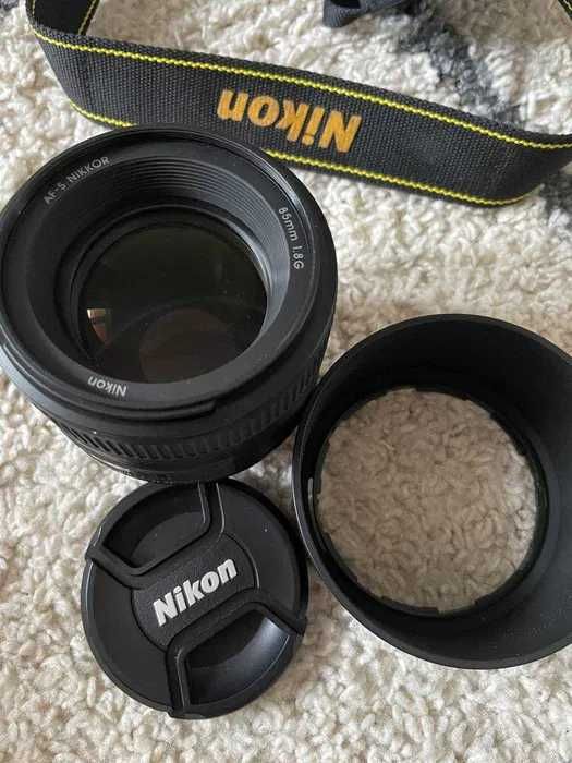 Obiectiv Nikon 85mm - Intretinut - Cadre putine