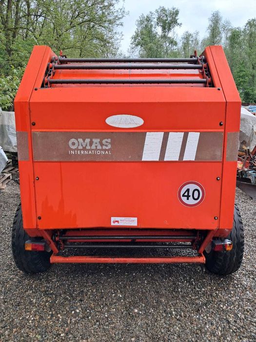 balotiera marca Omas pentru baloti rotunzi