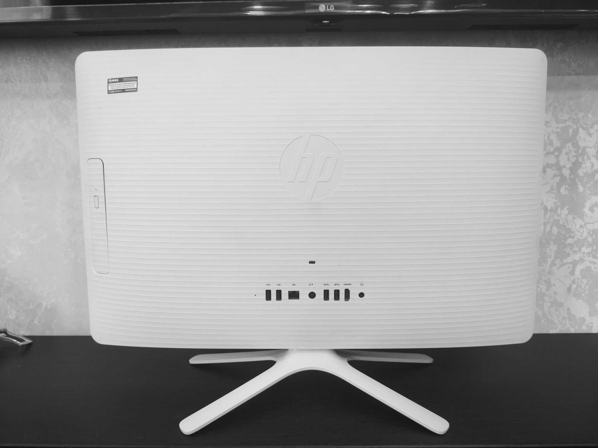 Продаю моноблок HP All-in-One - 24-g001ur | Core i3 | 8GB RAM | 256GB