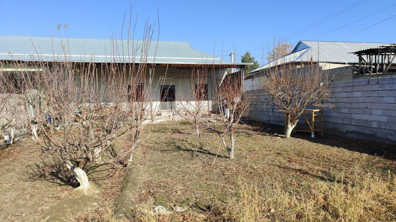 Hovli sotiladi Munis to'yxona tomonda arzon narxda