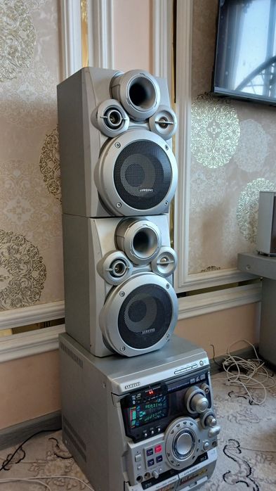 Музыкальный центр Samsung moshniy