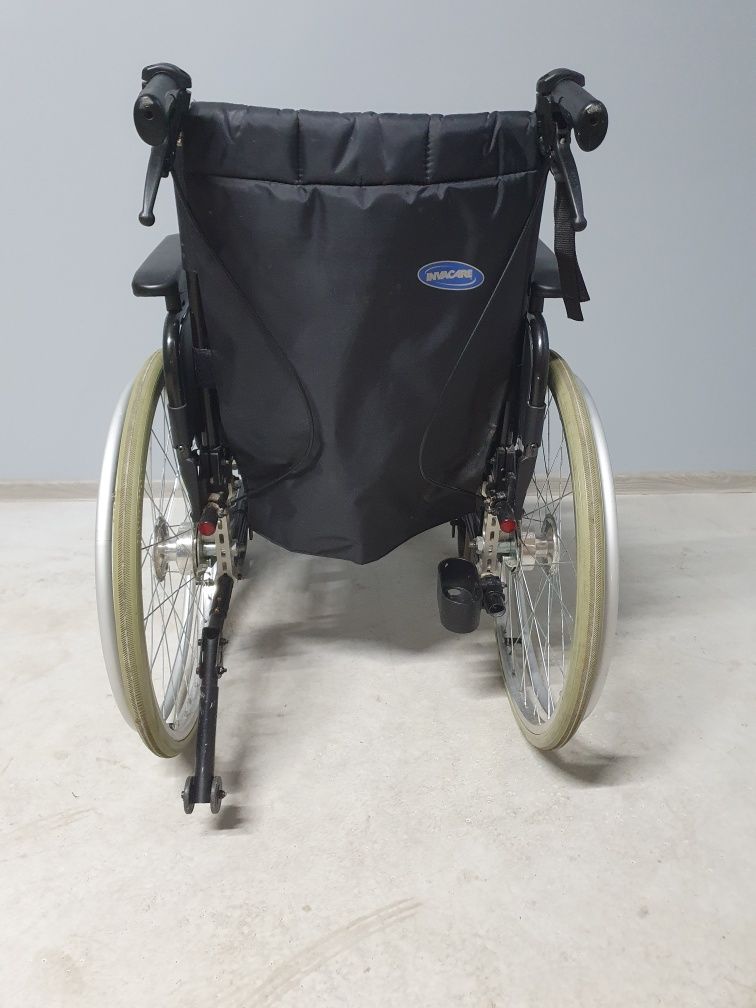 Carucior pliabil/fotoliu rulant pentru persoane cu dizabilitati.045