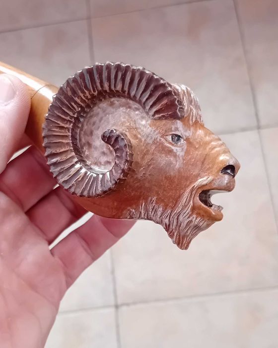 Лула за пушене "Овен". Дърворезба от Генадий Никитин.