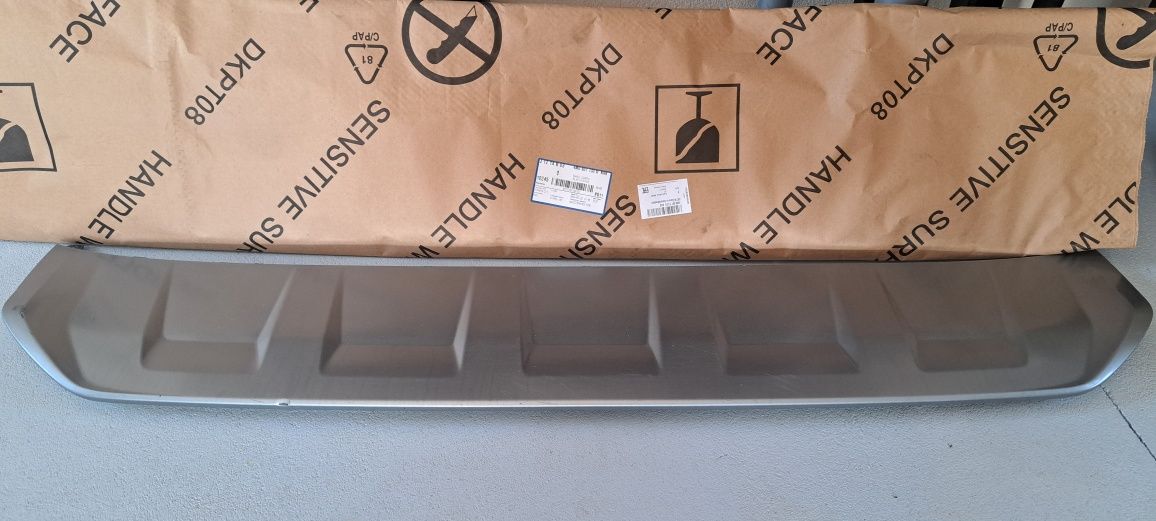 Vând accesorii spalier fata Audi Q7 , 4MO
