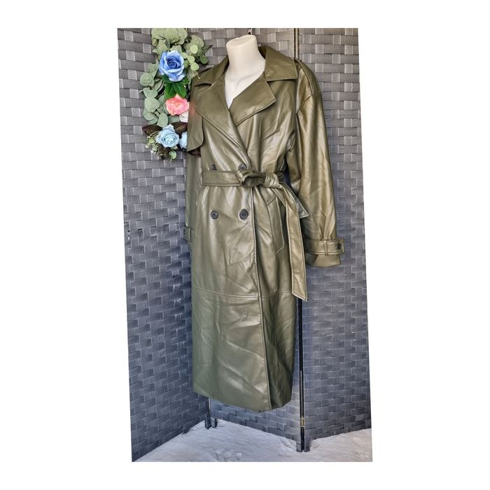 Trench masura M Pull&Bear nou