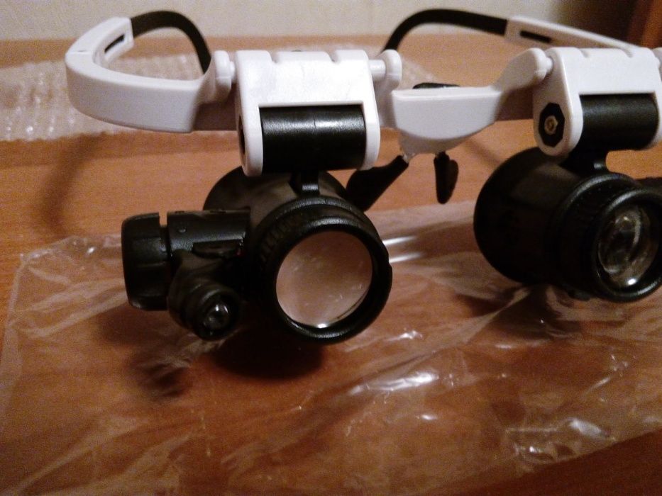 очки увеличительные (X8+Х23) с двумя фонариками