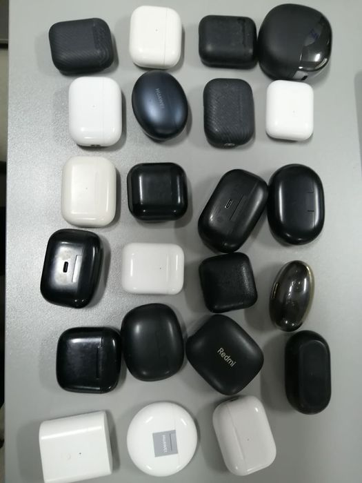 Продам наушники и кейсы  беспроводные