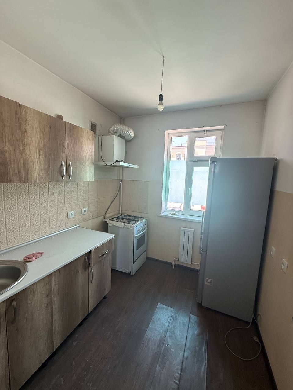 Тўлабий Оқтом 4 қаватли дом 3чи қават 3хонали ijaraga beriladi. 200 $