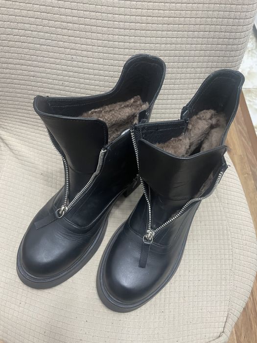 Продам зимние ботинки