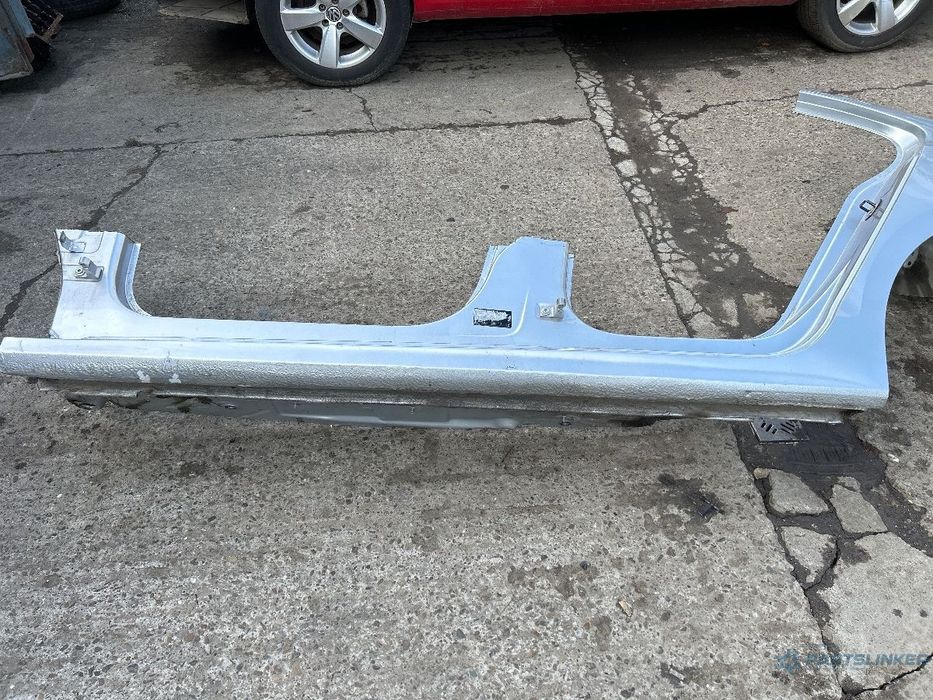 Prag față (componentă caroserie) VOLKSWAGEN JETTA IV 162, 163, AV3, AV2 2012 1.6 TDI CAYC 77KW|105HP 2012