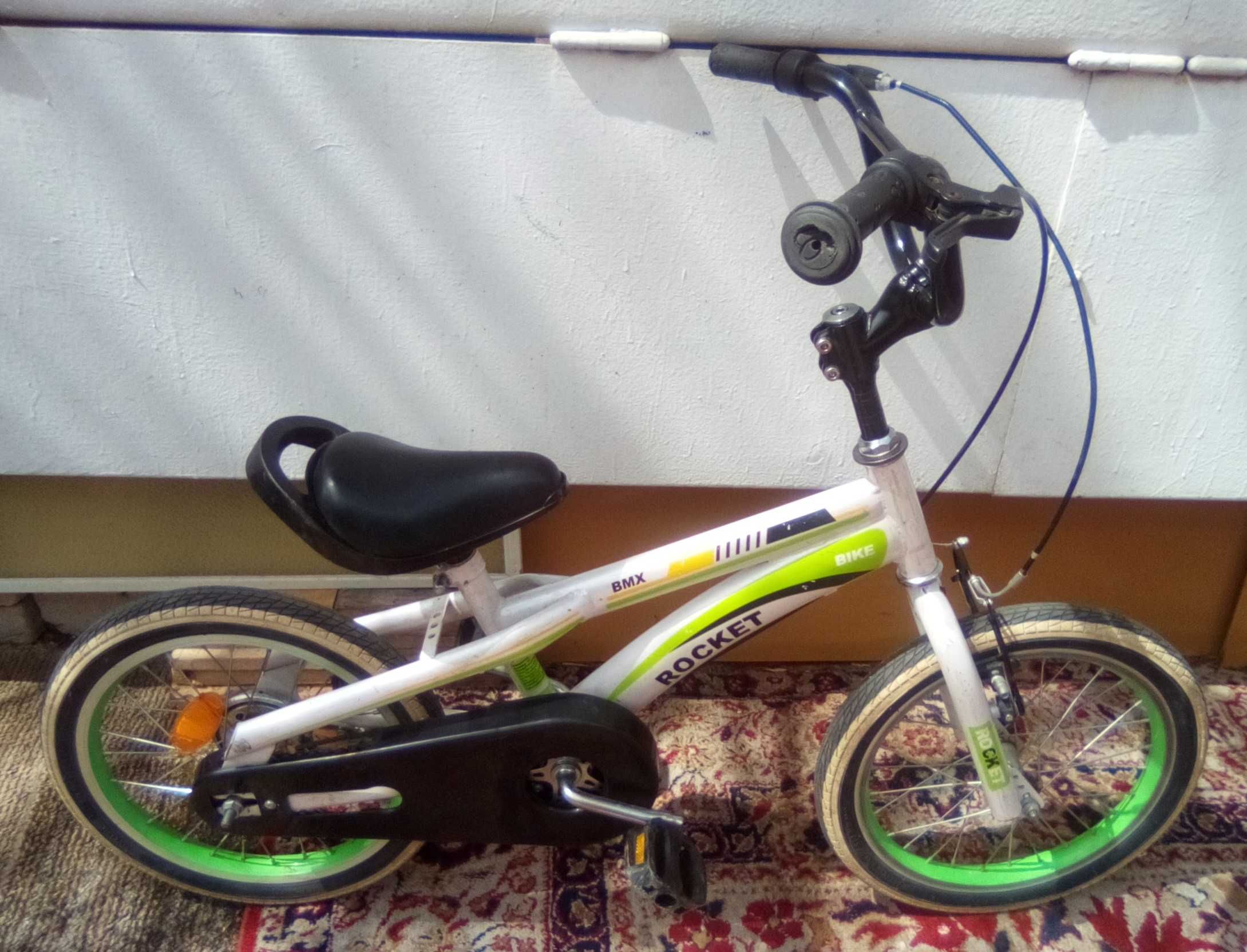 Бял детски велосипед BMX Rocket