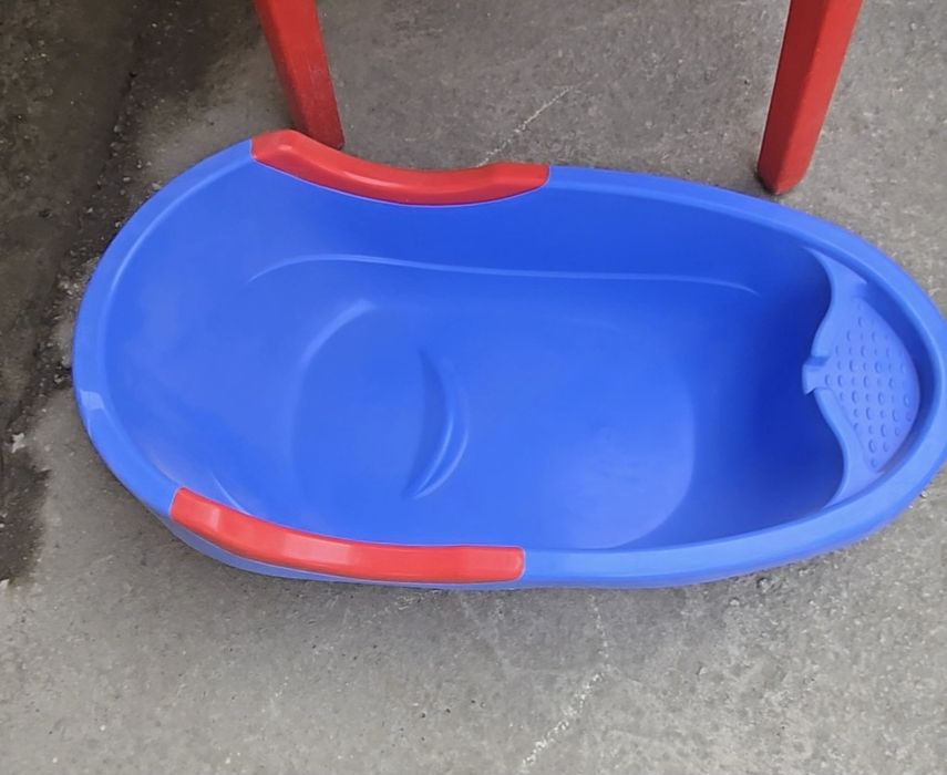 Ванночка для купания детей. Почти новая.