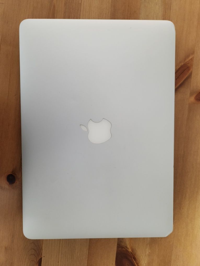 Macbook Air 13 - Intel i7, 8GB DDR3, 250GB SSD