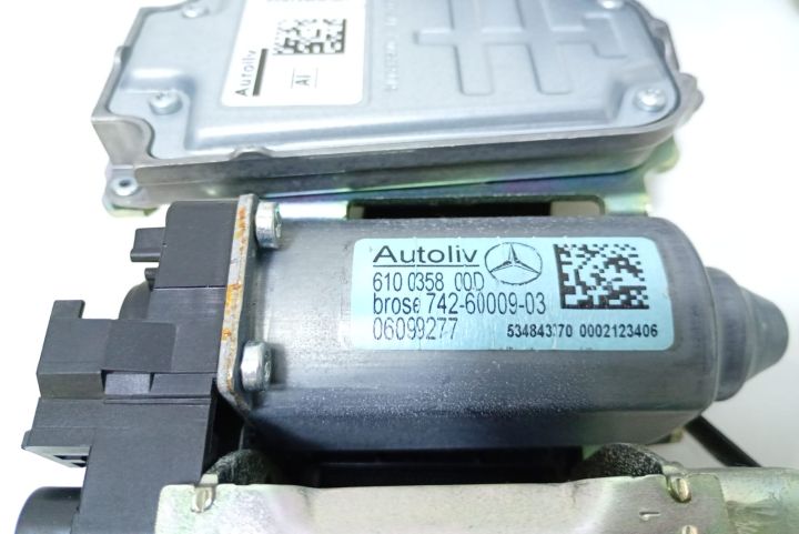 Centura siguranta dreapta fata  610035800D Mercedes-Benz E-Class W212