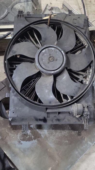 Основной вентилятор радиатора мерседес 212