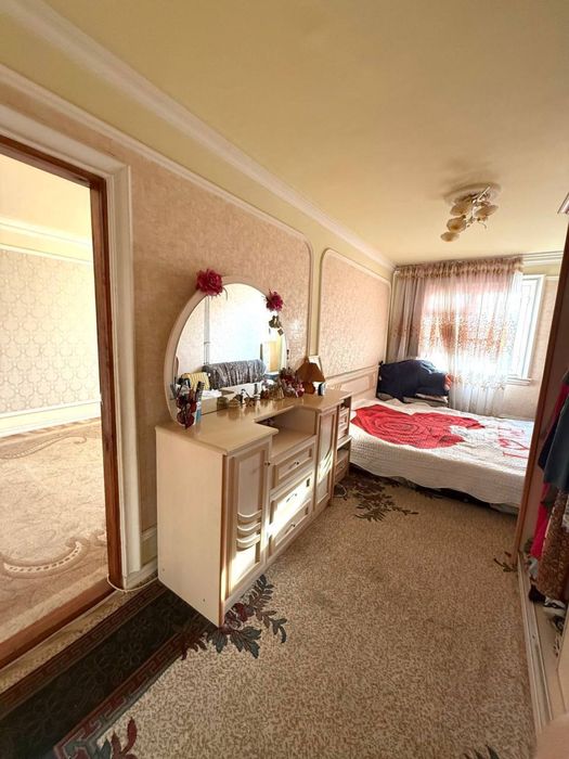 Срочно сотилади 5 хона 4 этаж 4 этажли домда Мархабо Сангизар