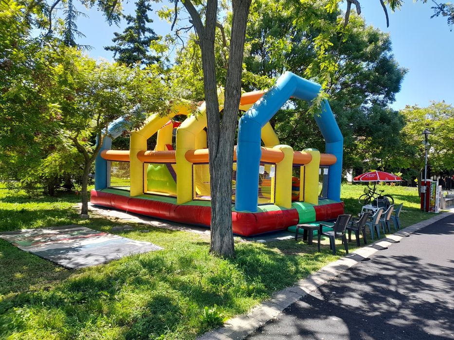 Професионален Български надуваем батут-замък.