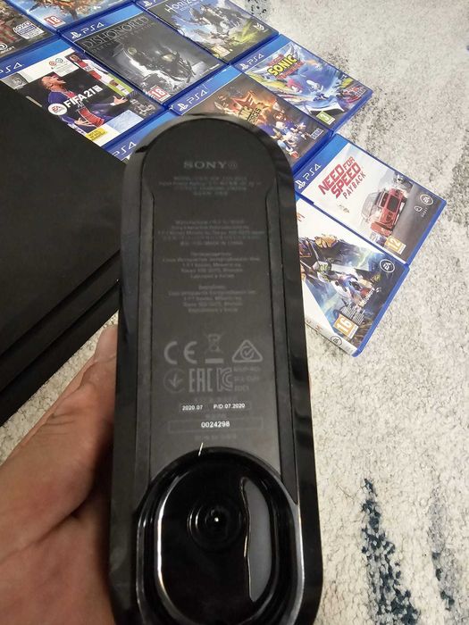 PlayStation 4 Pro 1TB + 3 controllere + stand original Sony + 11 joc