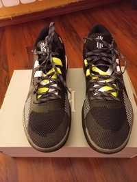 Мъжки маратонки Nike,,kirie flytrap v"