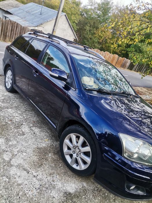 Vând Toyota Avensis T25